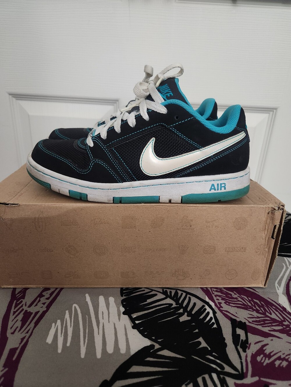 Nike Black & Teal Mesh Low-Top Sneakers - Picture 3 of 9